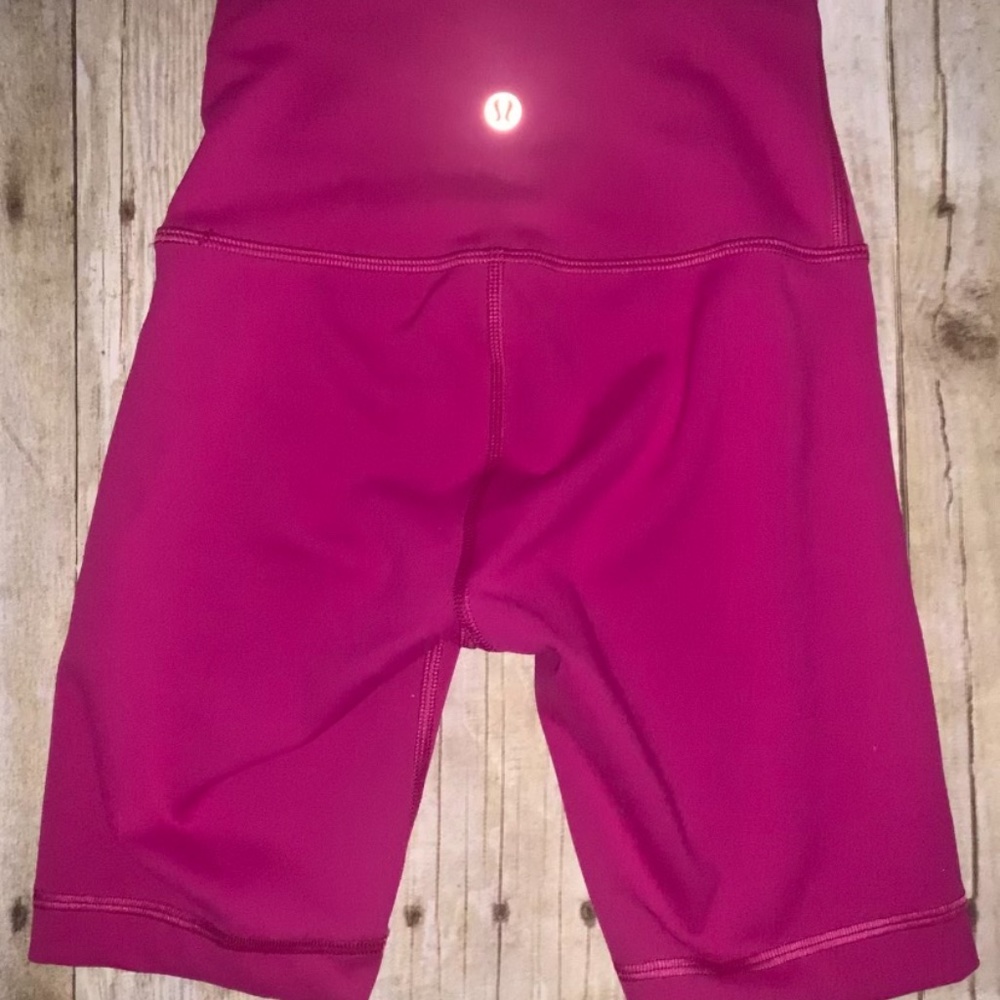 Lululemon wunder under size 0 Pink biker shorts ripened raspberry